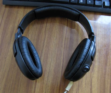 Don't like the feel of being chained to your computer? DIY Bluetooth Headphones : 6 Steps (with Pictures) - Instructables