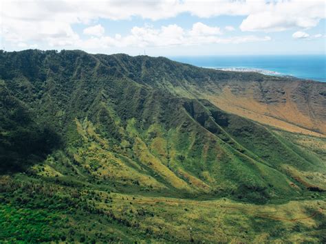 Discover The Hidden Gems of Hawaii With Paradise Helicopters | The Fox