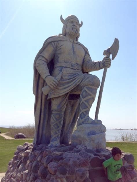 Gimli Unveils Fresh Faced Viking Statue Cbc News