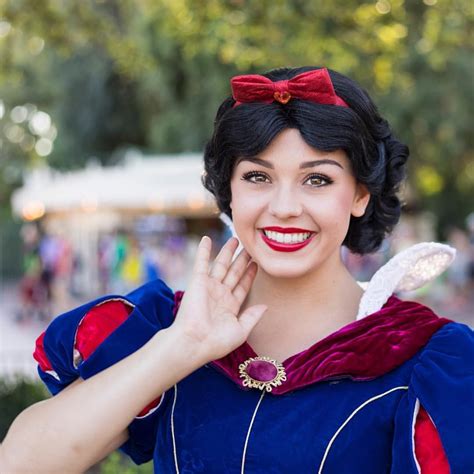 Snow White Disney Face Characters Disney Princesses And Princes