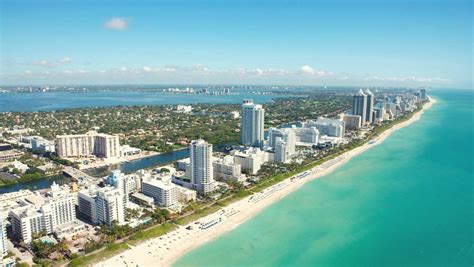 סאות' ביץ' (south beach), מיאמי ביץ' (miami beach) תיירים מרחבי העולם זורמים מדי שנה למיאמי ביץ', בעיקר לחלקו הדרומי של האי שבו שוכנת סאות' ביץ' (הידועה גם בשמה המקוצר sobe וגם בכינויה הריביירה האמריקאת. כל מה שאתם צריכים לדעת לפני שאתם סוגרים חופשה למיאמי- דקה ...