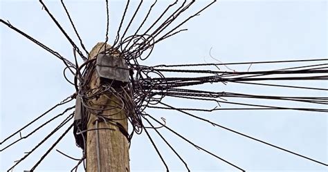 Upaya pihak pln agar bentangan kabel tegangan tidak putus oleh benang layangan terpaksa menggunakan gws tersebut yang seharusnya berfungsi . Pilihan Internet dan TV kabel di Bandung dan Sekitarnya ...