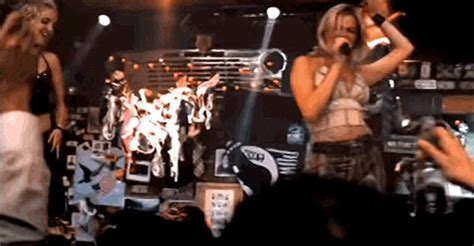 Leann Rimes Recreates Coyote Ugly Bar Scene 17 Years Later E News