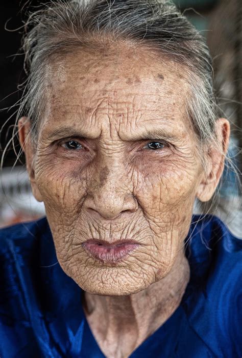 wrinkled face of an old woman in vietnam hoian age eyes hardlife viet old oldwoman
