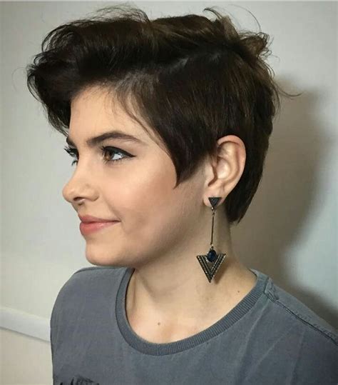 If you love making a statement, going for an edgy shorter hair cut just may be your thing. 30 Edgy Short Hairstyles for Women To Be The Trendsetter ...