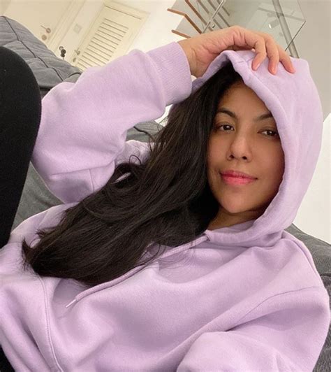 Videonya menyanyikan lagu berjudul semakin dari penyanyi popular siti sarah itu dimuat naik di akaun instagram (ig) dan mendapat. Mami dino. Adoi laa Wira mami buat hal laaaa. Terkedek ...