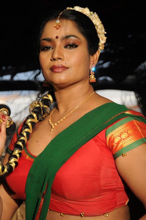 Hot Telugu Aunty Jayavani Round Navel Cleavages Pics Bollywood
