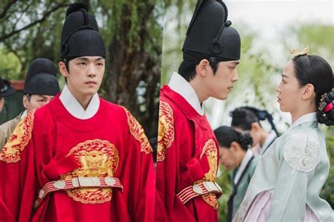 Kim jung hyun and shin hye sun are spotted filming for the upcoming tvn historical drama queen cheorin. Kim Jung Hyun Becomes Suspicious Of Shin Hye Sun's ...