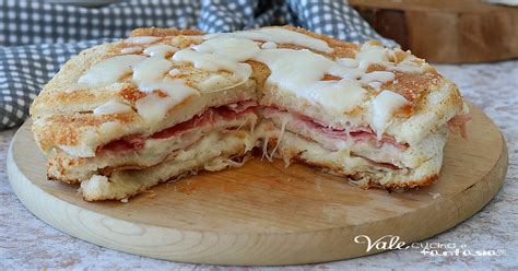 Served with salad & garlic toast. TORTA TOAST con prosciutto e formaggio ricetta veloce e ...