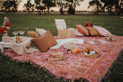 How To Host The Ultimate Boho Picnic Soiree Isla In Bloom