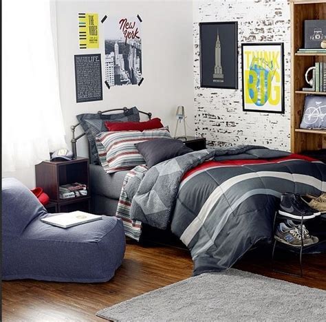 So, everything from the bedding to the decor you use should make a fine statement about you and should be your in fact, even if you are someone who prefers to be on the minimalistic side or someone who likes to add plenty of character to the room, we have. 40+ The Hidden Truth About Dorm Room Ideas for Guys ...