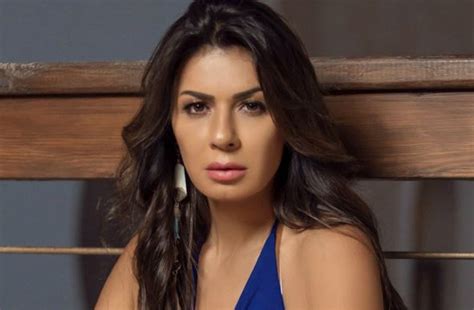 تفضل النجمة المصرية نجلاء بدر اللون الاسود الراقي والكلاسيكي في العديد من اطلالاتها التي تألقت بها عبر انستقرام. شاهد.. نجلاء بدر تشعل مواقع التواصل الاجتماعي والجمهور ...