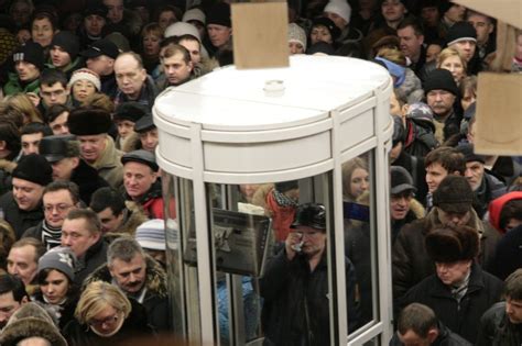 Two Men Detained After Moscow Subway Derails Killing 21