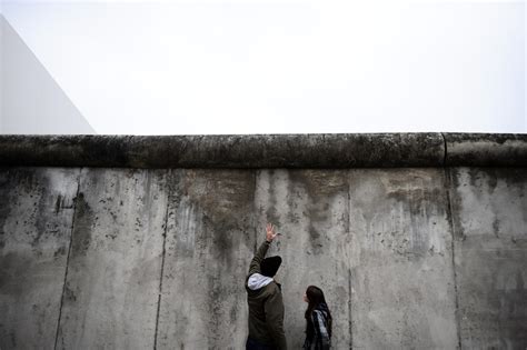 The word wall is designed to be an interactive tool for students or others to use, and contains an array of words that can be used during writing and/or reading. 'We Don't Want to See a Wall Anymore': Berlin Shuts Down ...