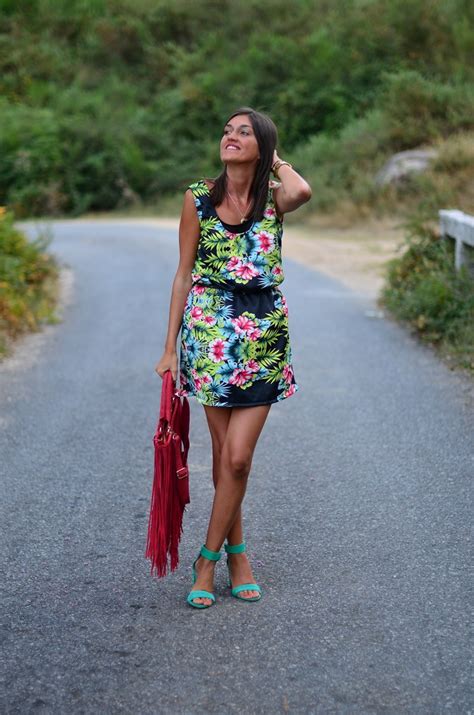 23 Examples Of Trendy Floral Dresses For This Season