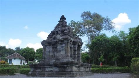 Candi cangkuang merupakan candi hindu yang bisa dilihat di kampung pulo, cangkuang, kecamatan leles, garut. Candi Gebang | Foto, Lokasi, Rute, Harga Tiket, & Fasilitas