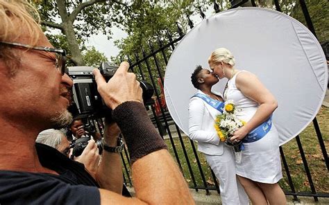 Hundreds Of Gay Couples Marry In New York Telegraph
