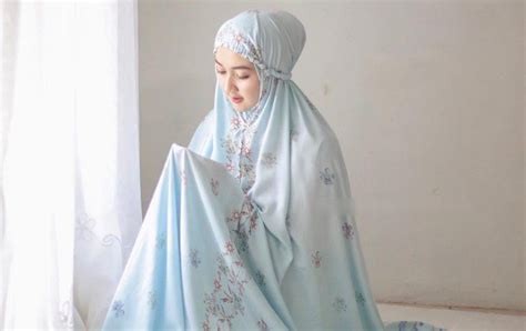 Amalan solat dhuha yang dibuat waktu orang sedang sibuk dengan urusan dunia (aktiviti harian), juga mempunyai rahsia. Tata Cara dan Doa Sholat Dhuha Supaya Rezeki Lancar