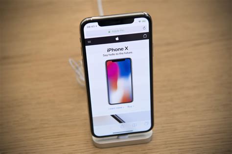 Why Android Is Copying The Iphone Xs Notch