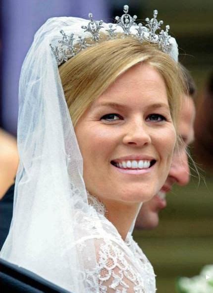 Festoon Tiaraanne Loaned Her Daughter In Law Autumn Phillips On Her Wedding Day Royal