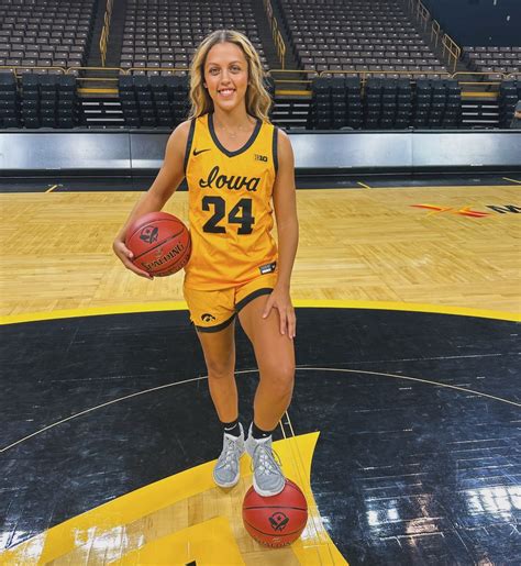 Gabbie Marshall Height: Discover How Tall She Is! - GeneralCups
