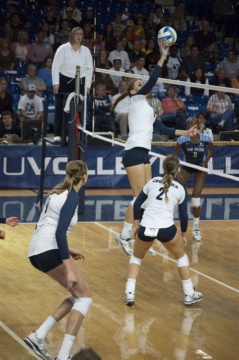 Byu Women S Volleyball Moves Closer To Wcc Title The Daily Universe