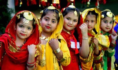Baisakhi 2016 India Celebrate The Festival With Pomp And Show