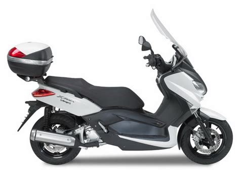 Solo da massimo moto hai incluso. Kit Givi, i nuovissimi accessori per la Yamaha X-Max 125-250