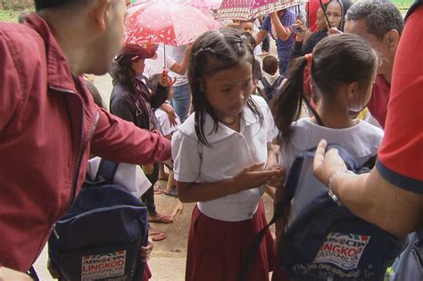 Mga Paaralan Sa Malalayong Sitio Sa Negros Hinatiran Ng Tulong Abs Cbn News