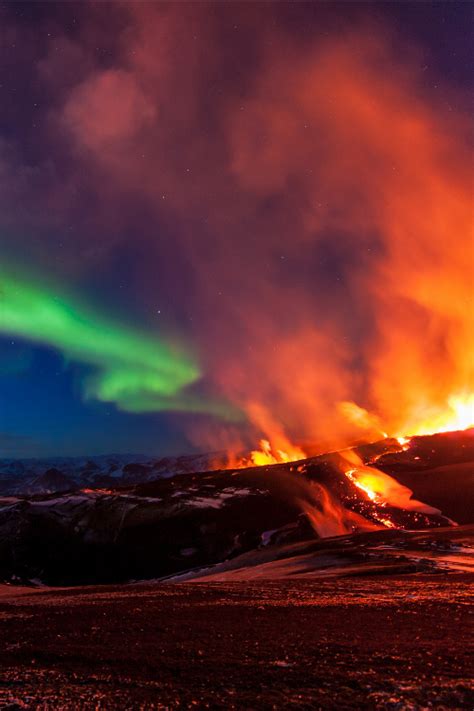 20 Tumblr Volcano Photos Aurora Borealis Northern Lights Volcano