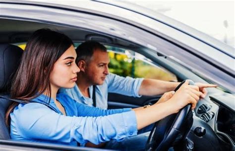 hire the best driving instructors to make your learning smooth