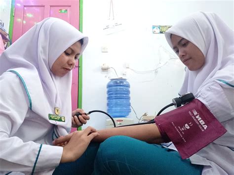 Sedangkan tekanan darah normal pada orang dewasa adalah berkisar 120/80 mmhg. ILMU KEPERAWATAN: Pemeriksaan TTV (Tanda-Tanda Vital)