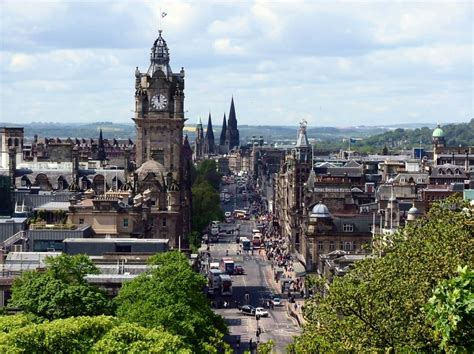 No te rasques la herida así te escueza, pues se podría infectar. ESCOCIA - Zubia Gastronomia y Turismo