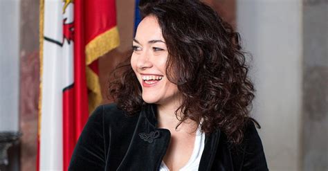 Ingrid felipe mit absolutem unverständnis. Grüne Pläne für Bundesheer: „Dafür brauchen sie auch keine ...