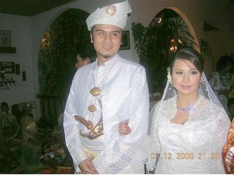 1987'de najib razak ile evlendi ve iki çocuğu var, nooryana najwa ve mohd norashman ve rosmah'ın çocukluğundan beri kurtardığını. Panas : Apa Cerita Fazley-Rosmah? | From Perak With Love