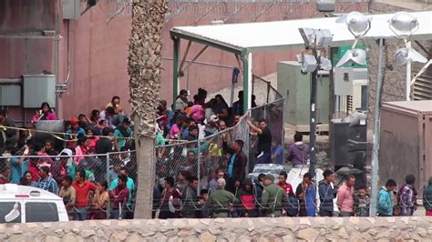 Usa Migrant Families Held In Pen Under El Paso Bridge Ruptly