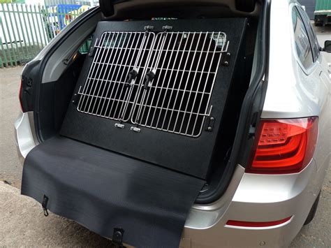 Hard plastic and metal crates are very close, but there are a few minor differences. Dog Cages - James Alpe Dog Vehicles