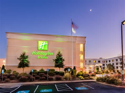 Pet Friendly Hotels Near Atlanta Airport Holiday Inn And Suites Atlanta