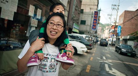 In South Korea An Effort To Defend Unwed Mothers The New York Times