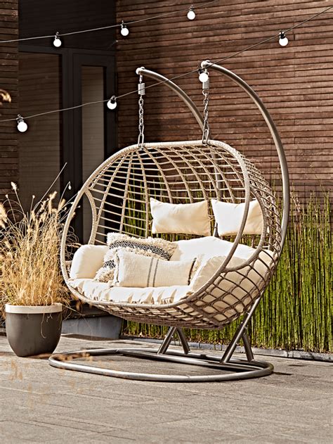 We have already showed you various chair designs but this time, we will give you a collection of outdoor hanging chair. 20+ Comfy Outdoor Chair Furniture Design Ideas (With ...