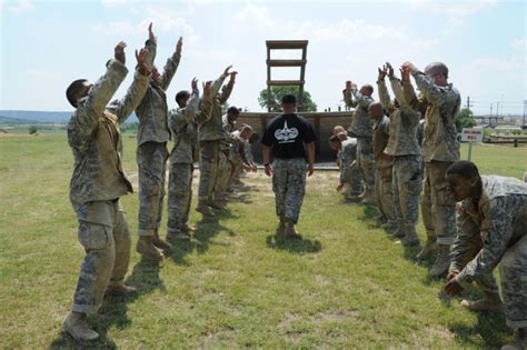 Fort Hood Air Assault School Hosts First Class With Own Team Article