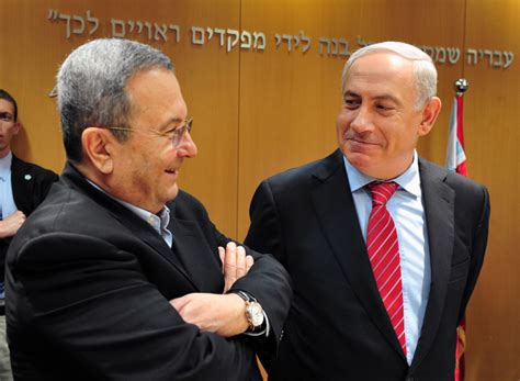 כיהן כחבר הכנסת, שר בממשלות ישראל, ויושב ראש ההסתדרות. חיים רמון תוקף: לו אני איש ימין, הייתי מייחל לשובו של ברק ...