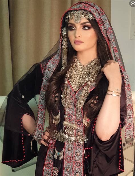 Pin By Arabia Felix On ドレス Yemen Women Yemeni Clothes Afghan Fashion