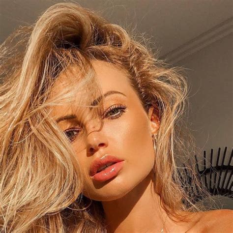 Model Abby Dowse Is Pushing The Boundaries On What S Acceptable On