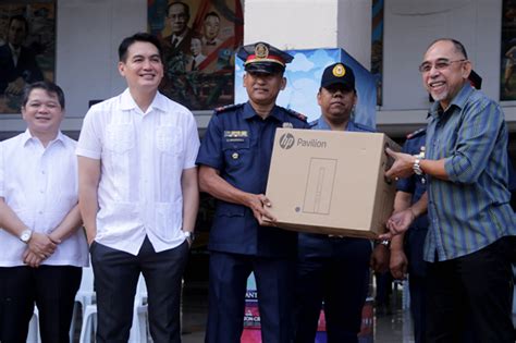 Quezon City Cops Get Computers