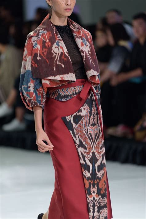 Pin By Annisazalfa On Batik Gaya Berpakaian Model Pakaian Pakaian