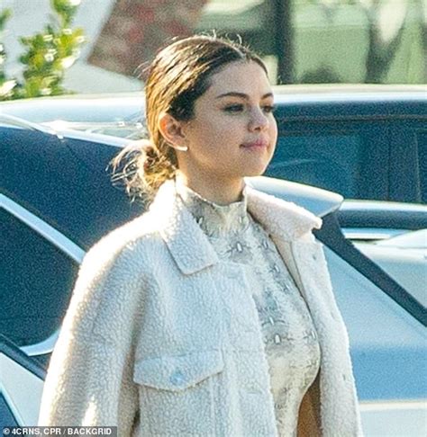 Selena Gomez Bundles Up In Teddy Coat As Mash Up Of Her Song And Ex