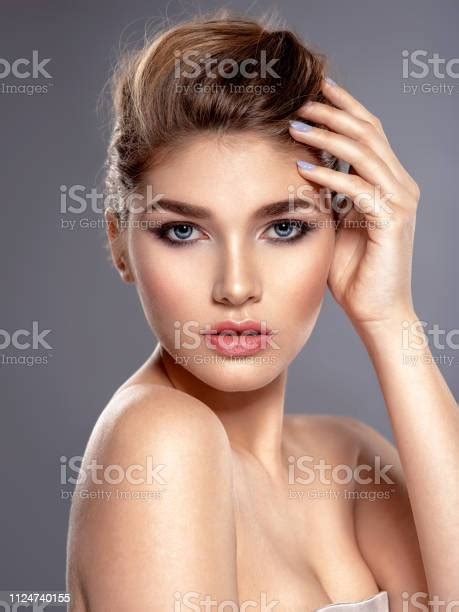 건강 피부와 젊은 백인 여자의 아름 다운 얼굴 20 29세에 대한 스톡 사진 및 기타 이미지 20 29세 갈색 건강한 생활방식 Istock
