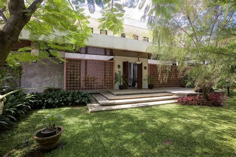 Keberadaan sebuah taman pasti sangat dibutuhkan di kota yang padat, sumpek dan penuh polusi. 8 Ide Desain Taman Yang Membuat Rumah Anda Tampil Lebih ...