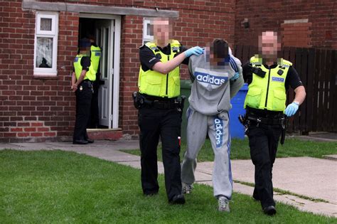 Blyth Drugs Raid Northumbria Police Officers Arrest Two Couples In Dawn Raids Chronicle Live